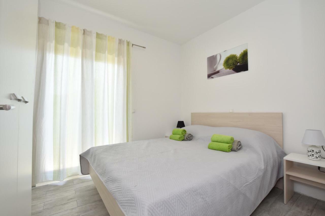 Apartmani Iva&Ante Дуги Рат Екстериор снимка