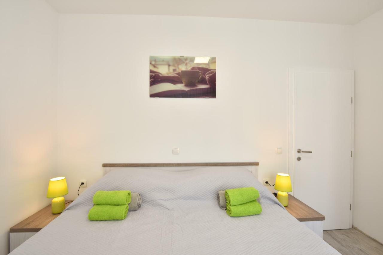 Apartmani Iva&Ante Дуги Рат Екстериор снимка