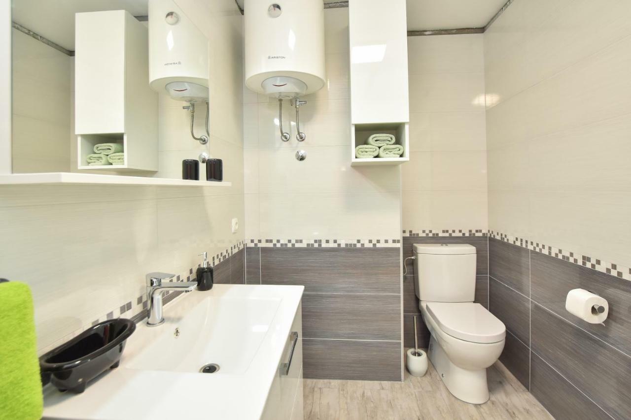 Apartmani Iva&Ante Дуги Рат Екстериор снимка