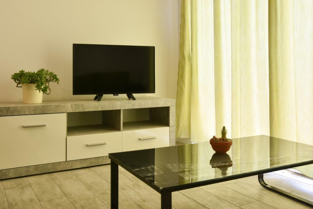 Apartmani Iva&Ante Дуги Рат Екстериор снимка
