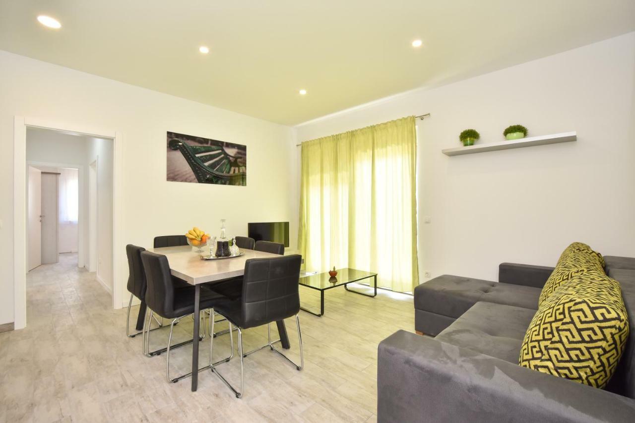 Apartmani Iva&Ante Дуги Рат Екстериор снимка