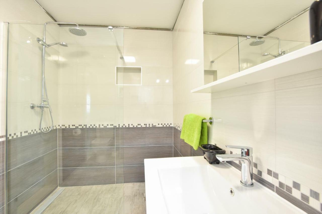 Apartmani Iva&Ante Дуги Рат Екстериор снимка
