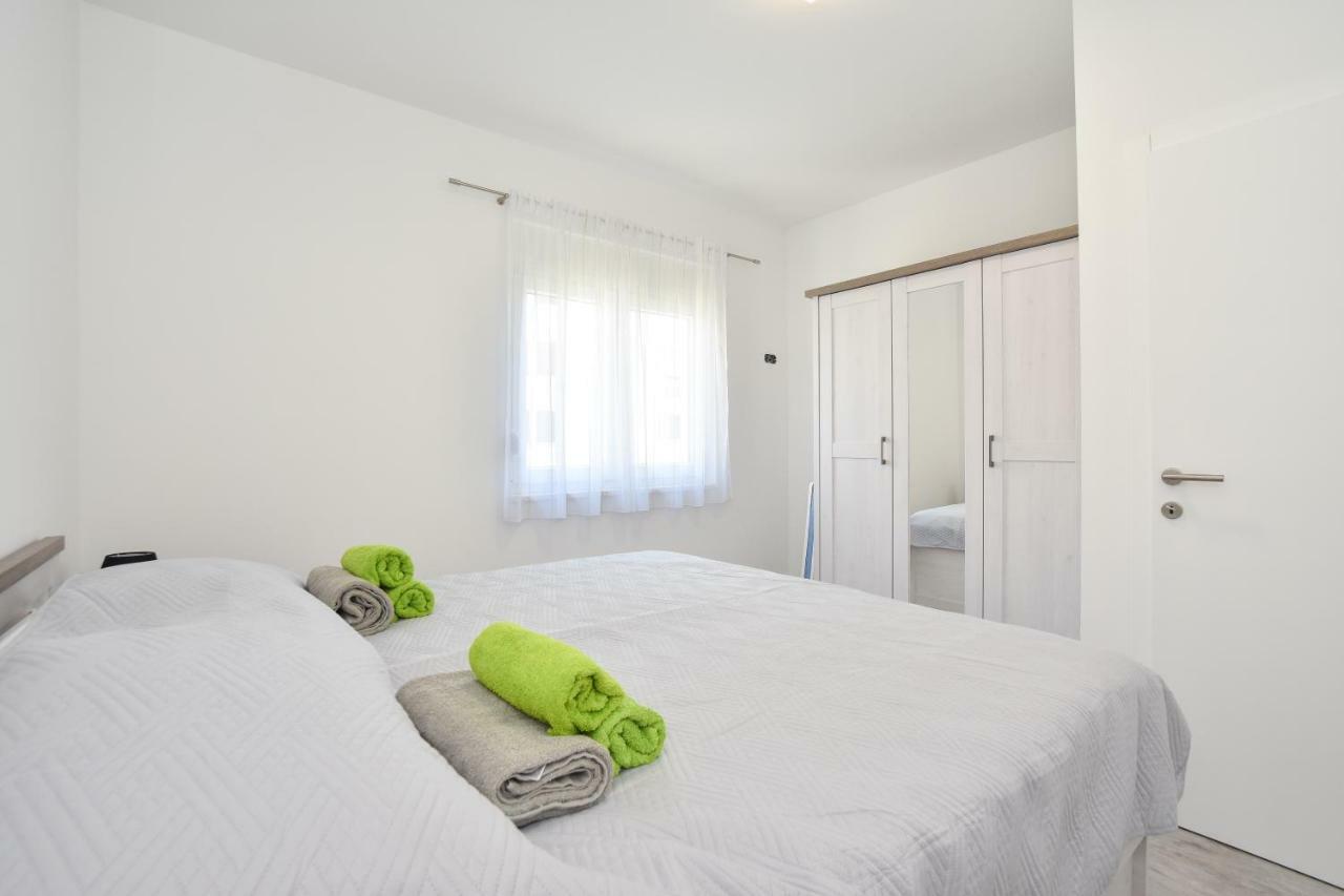 Apartmani Iva&Ante Дуги Рат Екстериор снимка