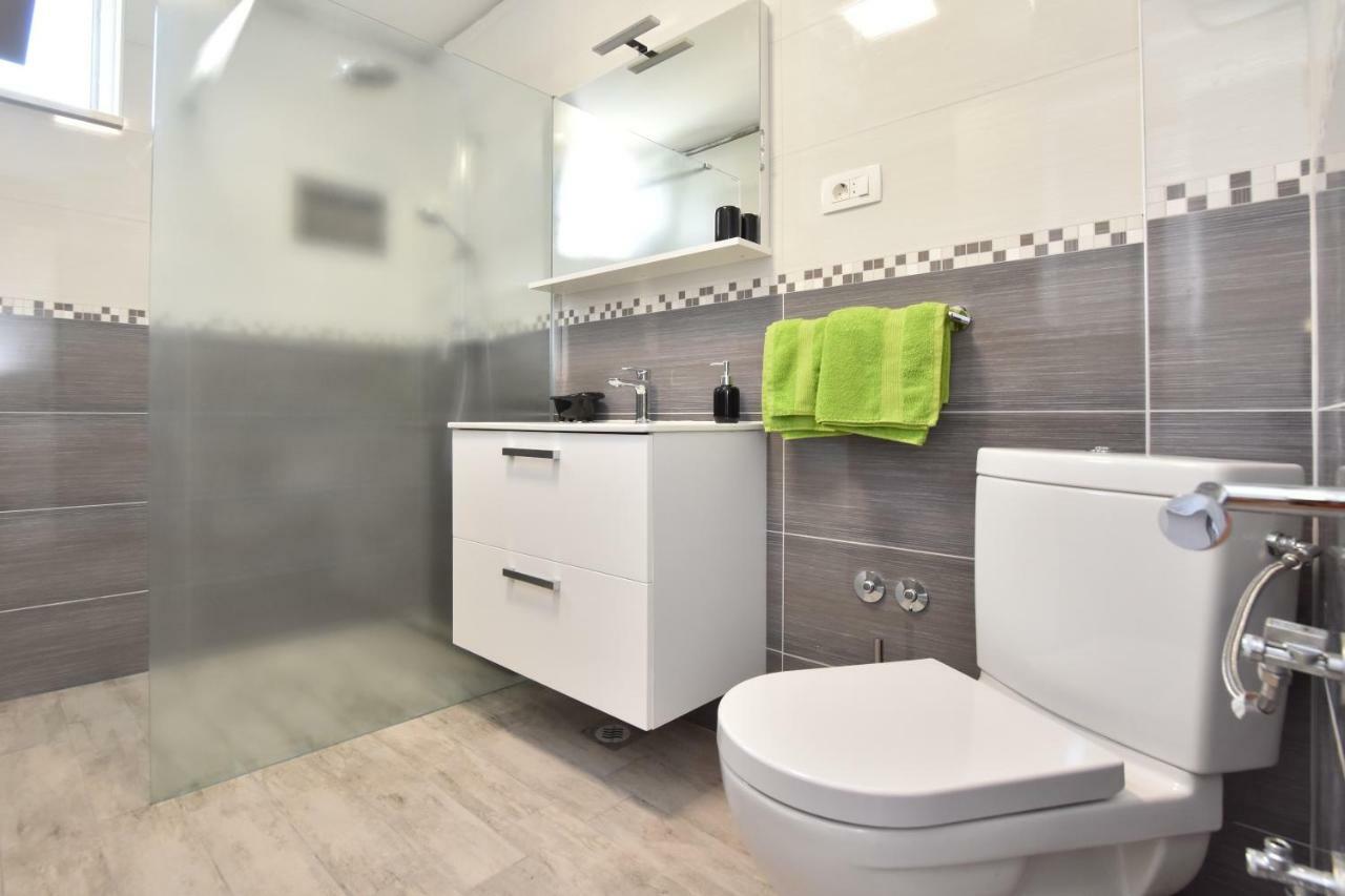 Apartmani Iva&Ante Дуги Рат Екстериор снимка